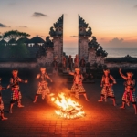 Panduan Menonton Tari Kecak Api di Pura Luhur Uluwatu saat Senja